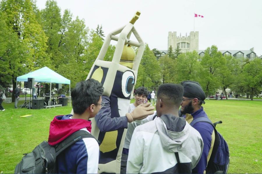 The Belltower Mascot greets new students at orientation 